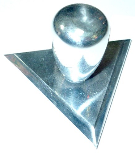Оснастка треугольная металлическая